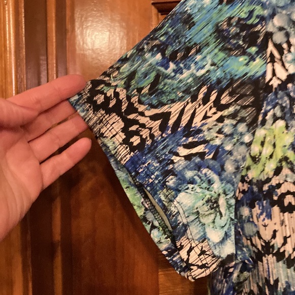 1X Kim Rogers Blue, Aqua, and Black Floral / Animal Print Stretch Top - Picture 4 of 7